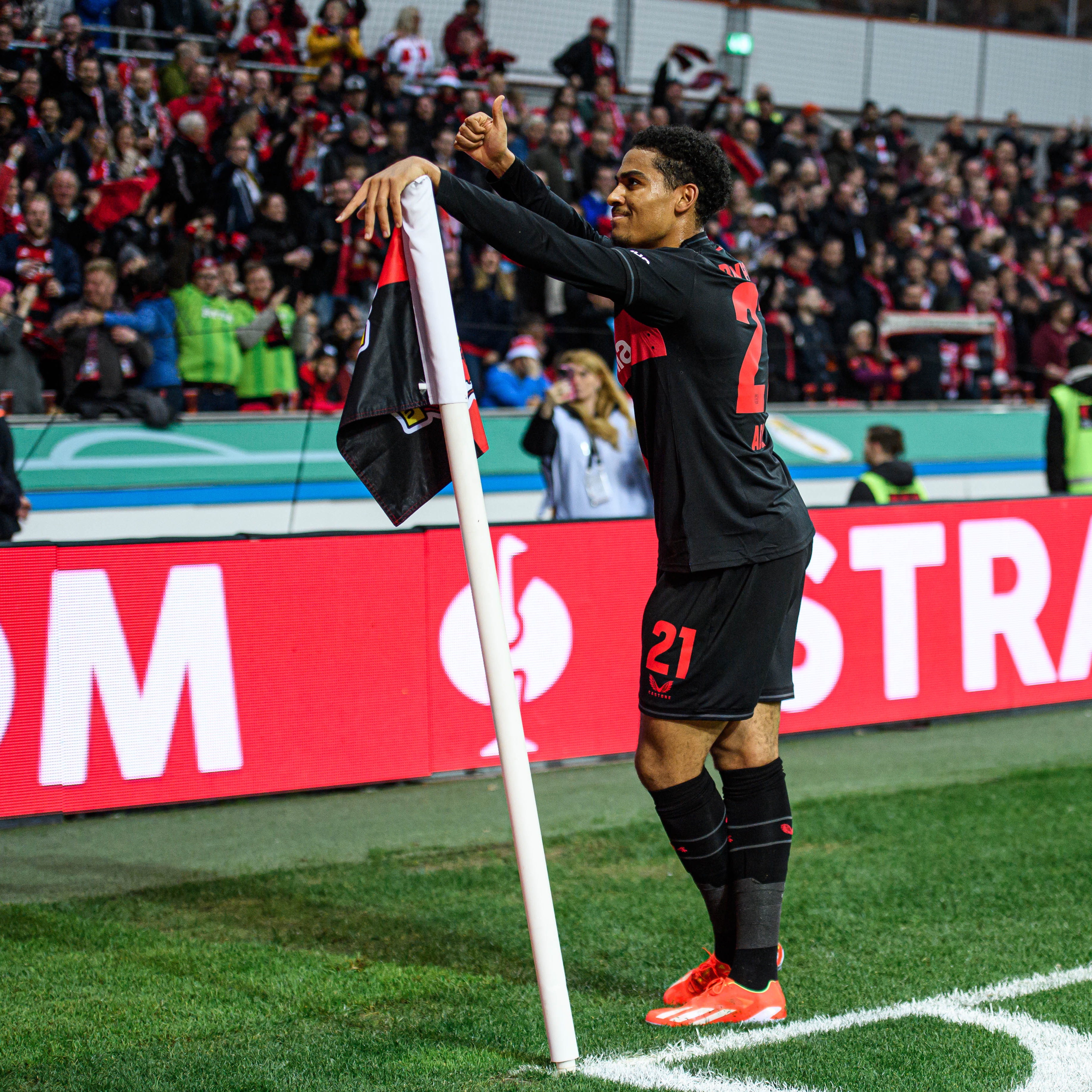 Adli après avoir inscrit le deuxième but de son équipe en demi-finale  de la Coupe d'Allemagne mercredi soir !