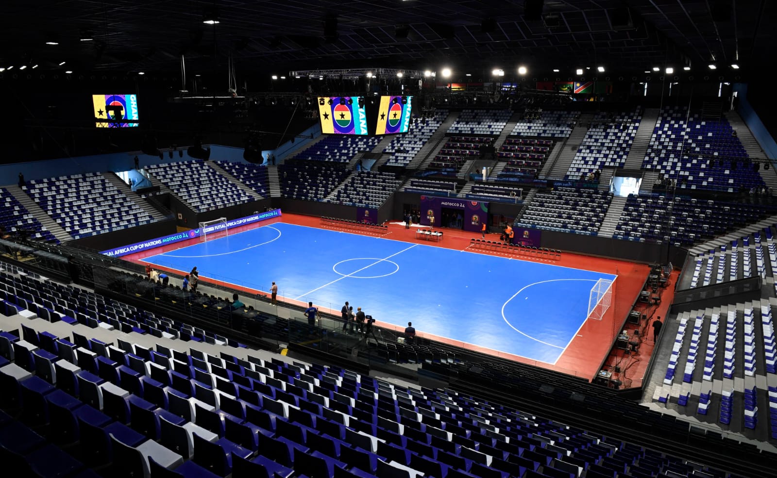 CAN Futsal Rabat 2024: M. Motsepe et M. Lekjaa en visite à la Salle du Complexe Sportif Prince Moulay Abdellah.