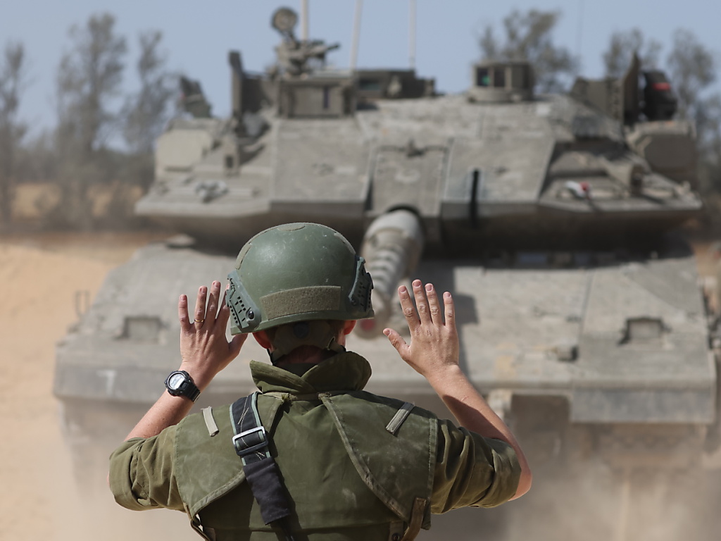 Israeli tanks attack the Rafah checkpoint