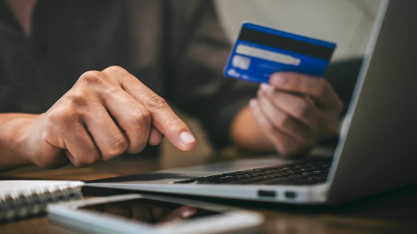 FNAC : Alerte rouge sur la qualité des services numériques [INTÉGRAL]
