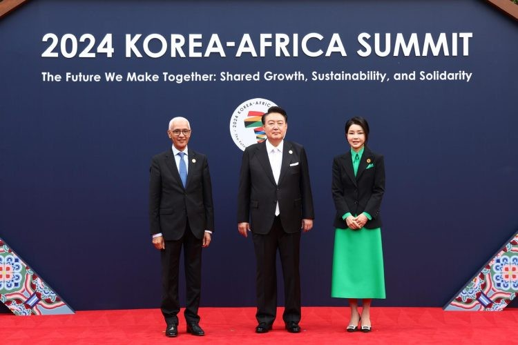 1er Sommet Corée-Afrique: Talbi El Alami prend part à Séoul à la cérémonie d’accueil officiel offerte par le président coréen aux chefs des délégations 1er Sommet Corée-Afrique: Talbi El Alami prend part à Séoul à la cérémonie d’accueil officiel offerte par le président coréen aux chefs des délégations