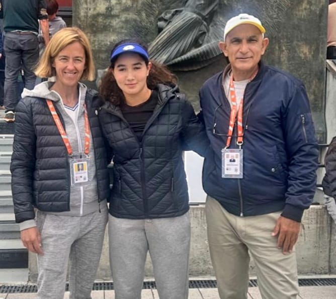 Malak El Allami avec son coach et son DTN.