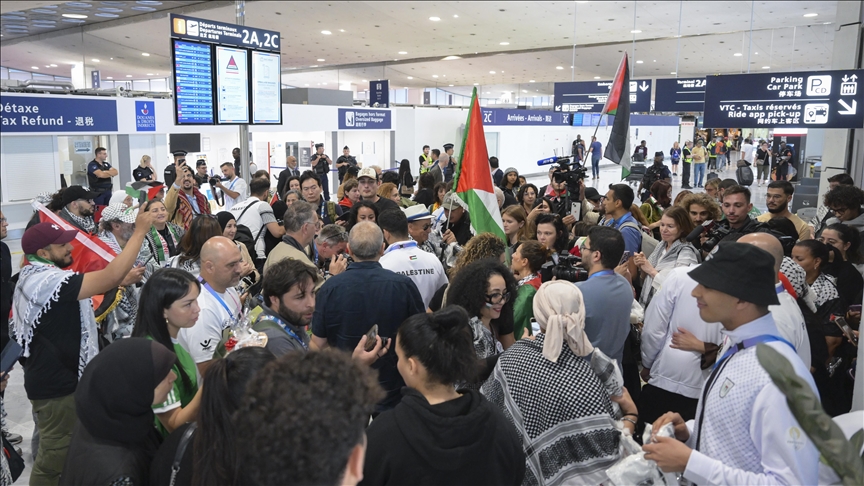 La délégation palestinienne acclamée à l'aéroport de Roissy La délégation palestinienne acclamée à l'aéroport de Roissy