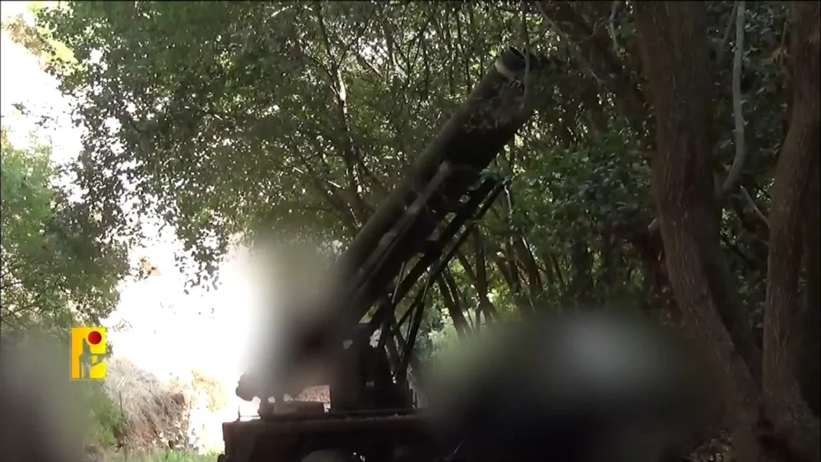 Liban : Une ligne de tirs de missiles et de drones du Hezbollah de Nahariya à Haïfa  Liban : Une ligne de tirs de missiles et de drones du Hezbollah de Nahariya à Haïfa