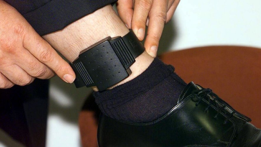 France : Un bracelet électronique met «entre parenthèses» la vie publique de Sarkozy France : Un bracelet électronique met «entre parenthèses» la vie publique de Sarkozy