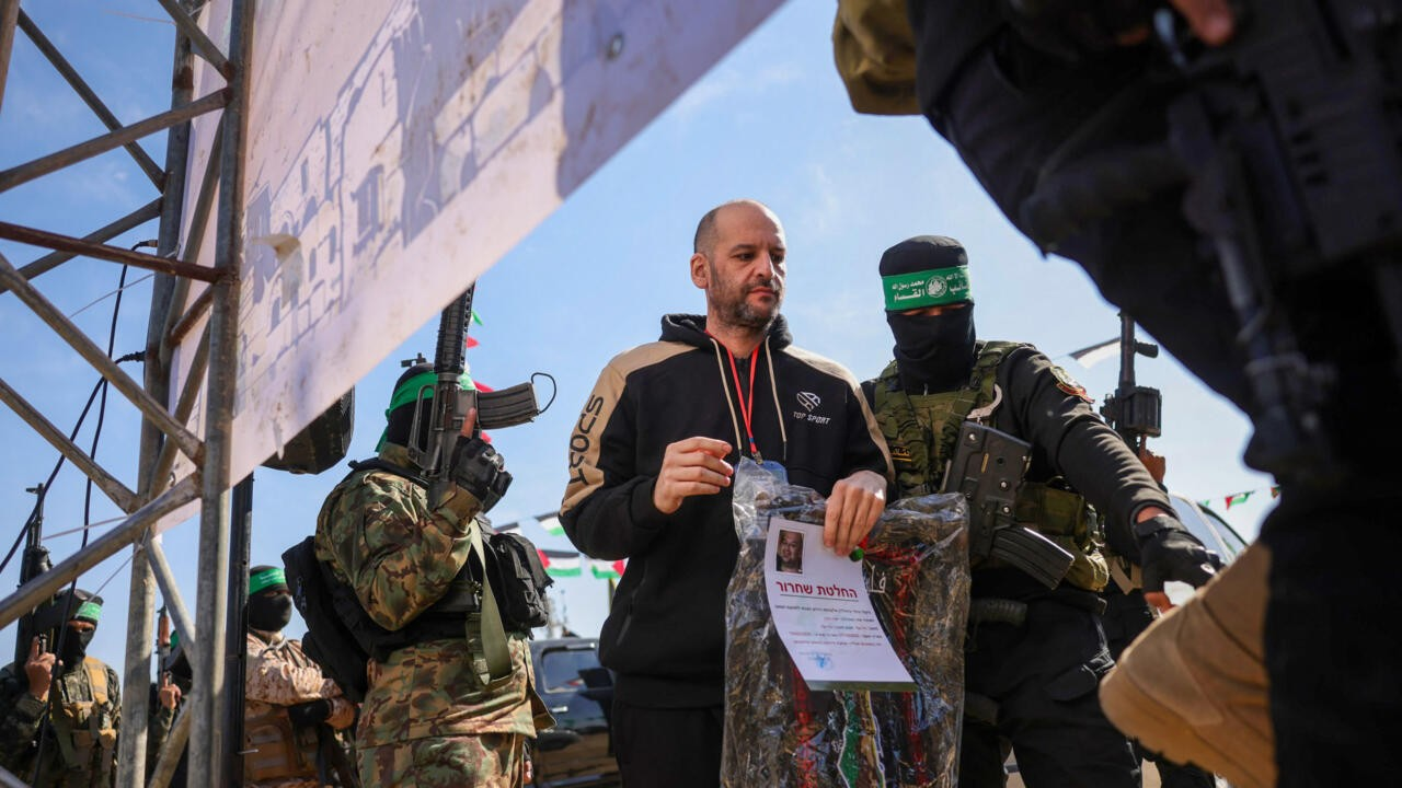 Nouvelle libération de trois otages israéliens contre des détenus palestiniens Nouvelle libération de trois otages israéliens contre des détenus palestiniens