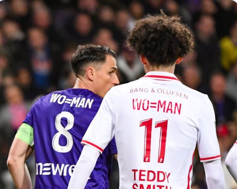 Journée internationale des droits des Femmes: “WO=MAN” sur les maillots des joueurs de Ligue1 et Ligue 2 .