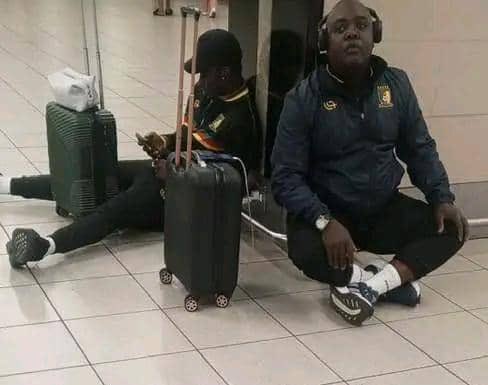  (Q) CDM 26. Zone Afrique: Les Lions Indomptables passent la nuit dans l'aéroport de transit vers Johannesbourg !