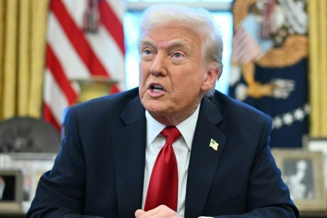 Le président Trump annonce des droits de douanes de 25% sur les importations automobiles Le président Trump annonce des droits de douanes de 25% sur les importations automobiles