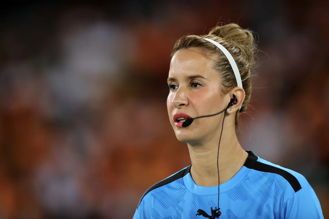 Arbitrage: "Bouchra Karboubi, un parcours d'excellence et de persévérance", selon la CAF 