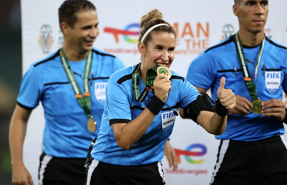 Arbitrage: "Bouchra Karboubi, un parcours d'excellence et de persévérance", selon la CAF 