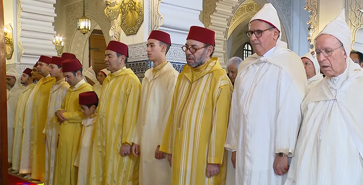 SM le Roi accomplit la prière de l'Aïd Al-Fitr à Rabat
