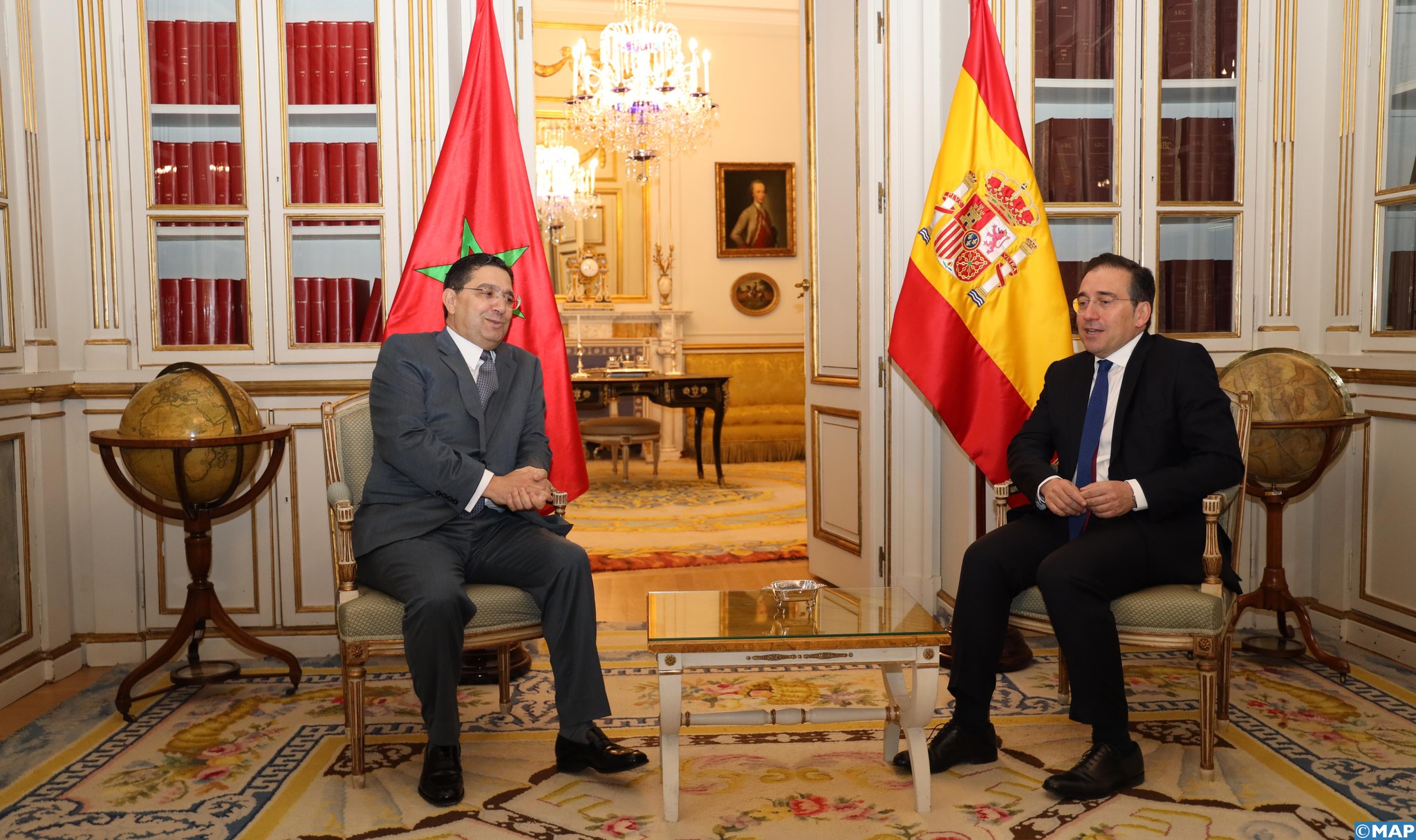 Le ministre des Affaires étrangères, de la Coopération africaine et des Marocains résidant à l'étranger, Nasser Bourita, et son homologue espagnole José Manuel Albares Bueno, le jeudi 17 avril 2025 à Madrid. Crédit photo : MAP