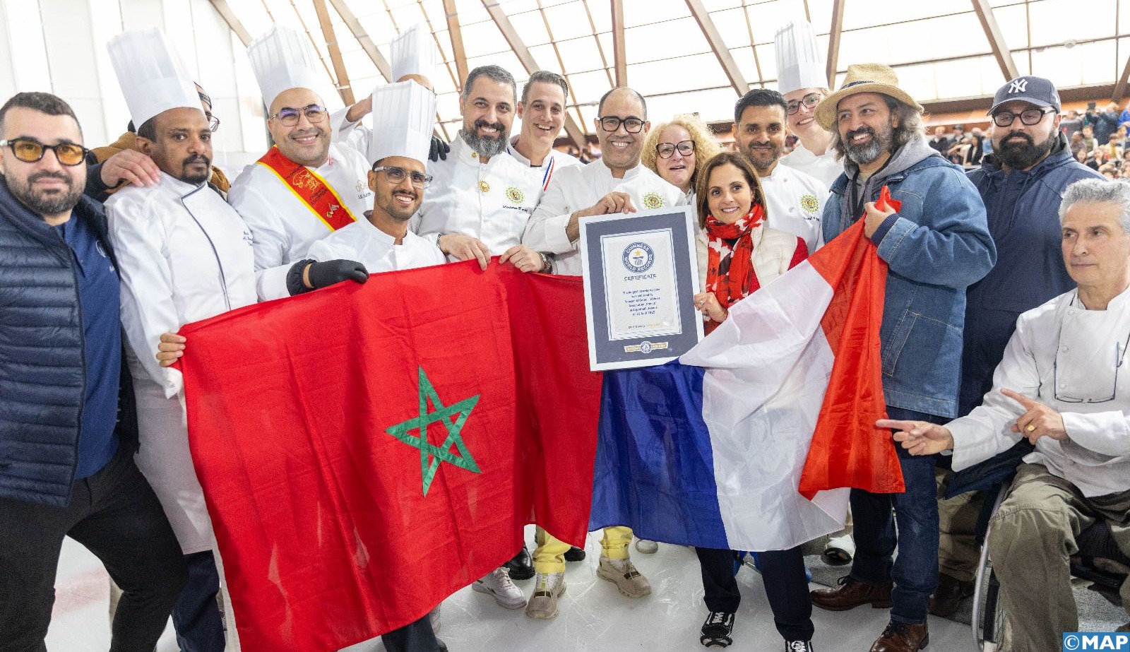 Un chef patissier marocain bat le record Guinness, en réalisant le plus long fraisier du monde Un chef patissier marocain bat le record Guinness, en réalisant le plus long fraisier du monde