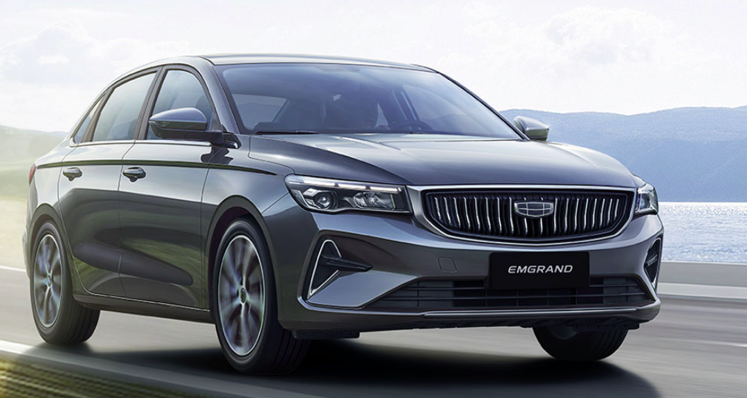 Berline compacte - Geely Emgrand, bon marché et rafraîchissante