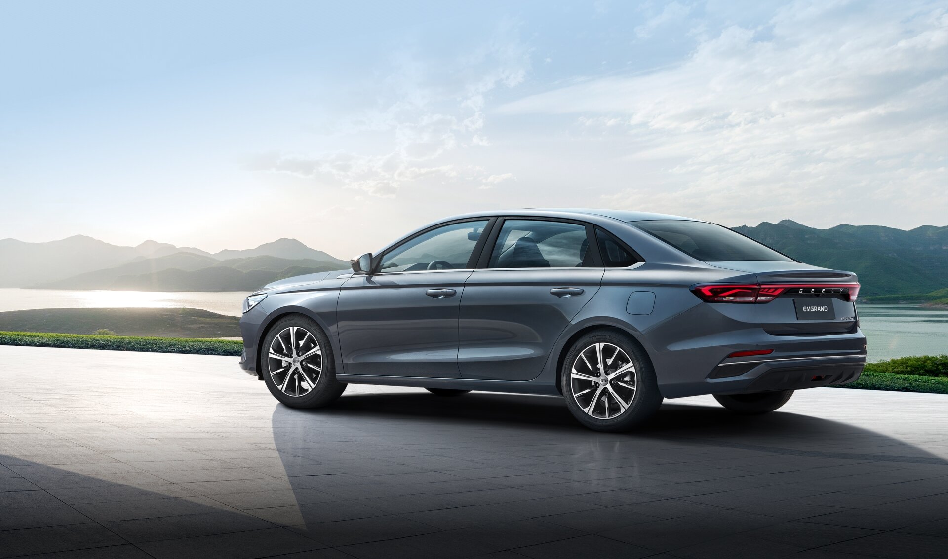 Berline compacte - Geely Emgrand, bon marché et rafraîchissante