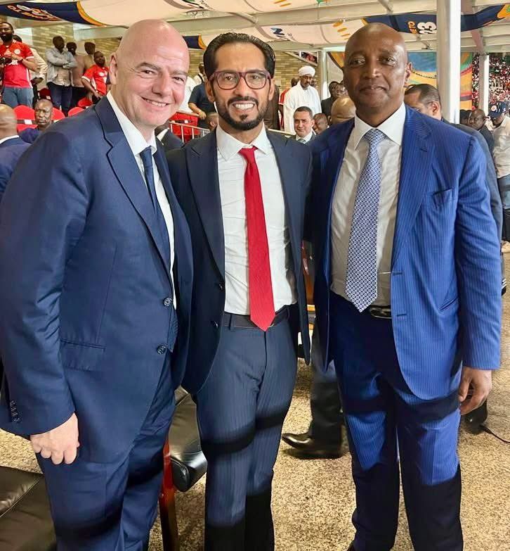 Les présidents de la FIFA, de Simba et de la CAF Les présidents de la FIFA, de Simba et de la CAF