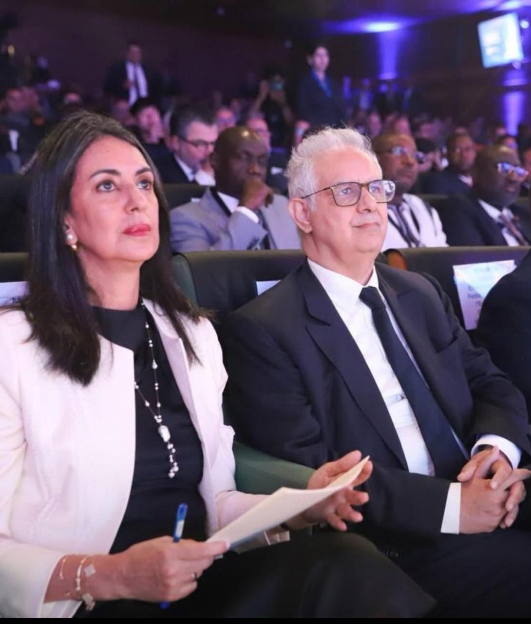 Nadia Fettah aux côtés de Nizar Baraka, également primé en 2012 en tant que meilleur ministre des finances de la région MENA