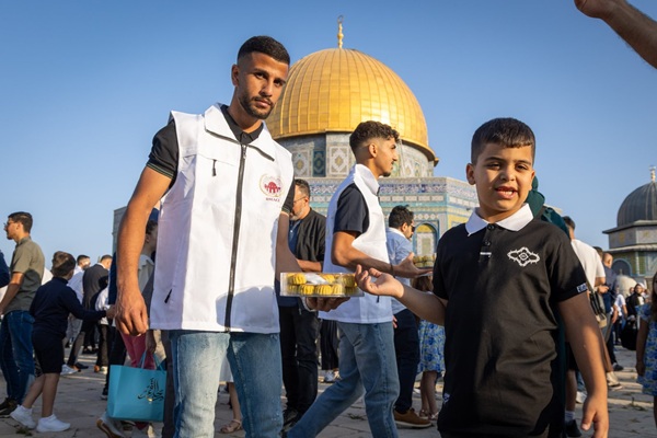 L'Agence Bayt Mal Al-Qods organise la campagne "Farhat l'Aïd" dans la Ville Sainte