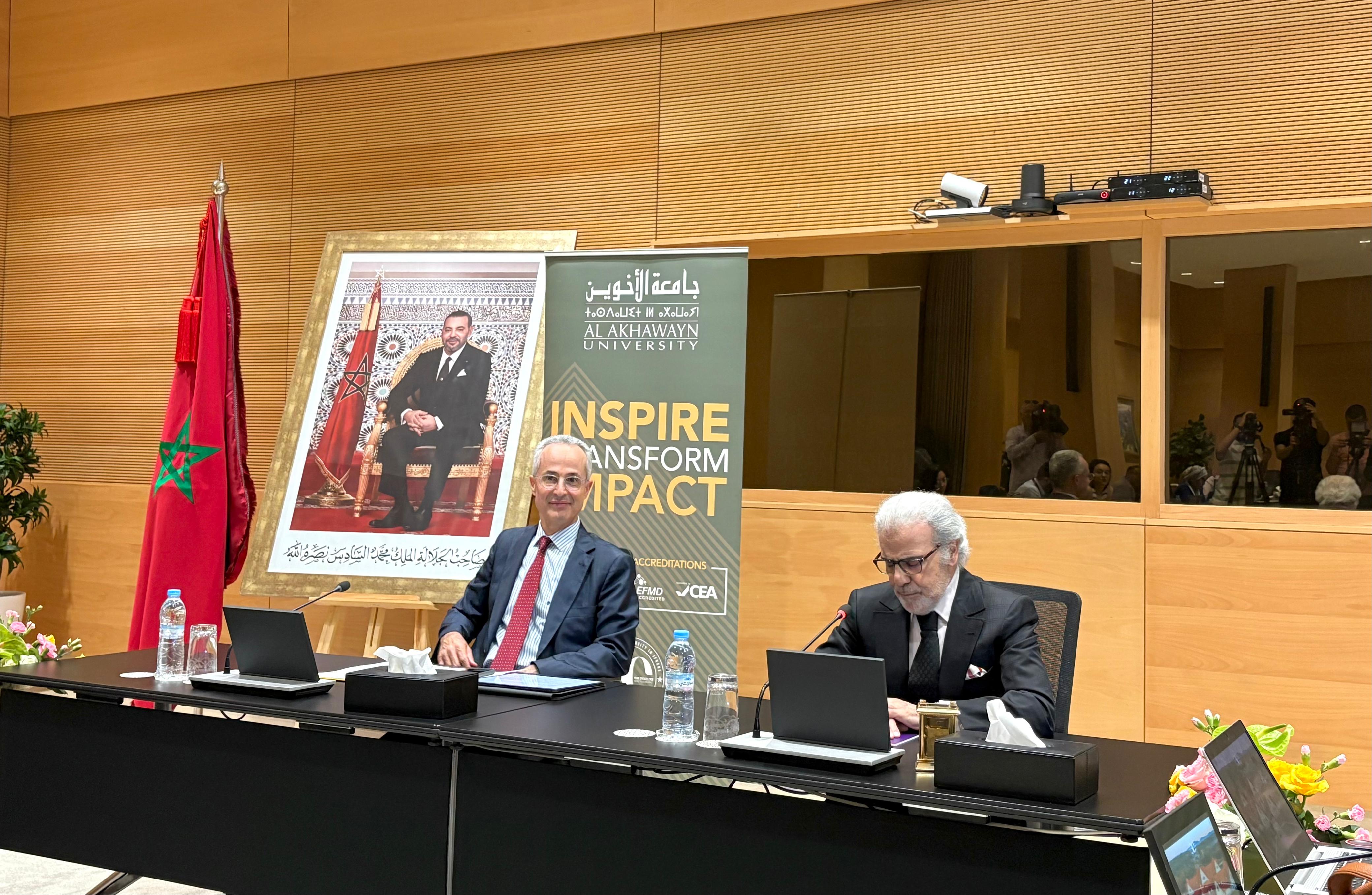 Amine Bensaid, président de l’Université Al Akhawayn, et Abdellatif Jouahri, chancelier de l’Université, lors du point de presse tenu le mercredi 11 juin 2025. DR©