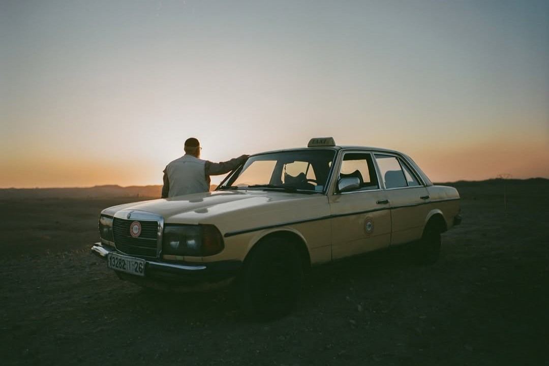 « Merci Dix » : un court-métrage américain sublime l’héritage des grands taxis marocains « Merci Dix » : un court-métrage américain sublime l’héritage des grands taxis marocains