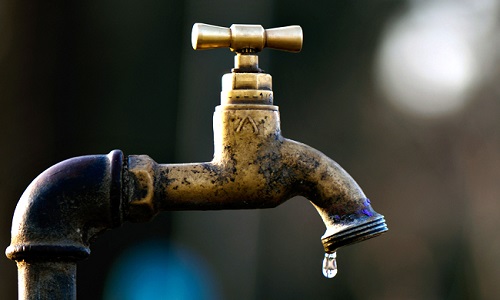 Tiflet : les habitants en colère suite aux coupures d’eau prolongées 