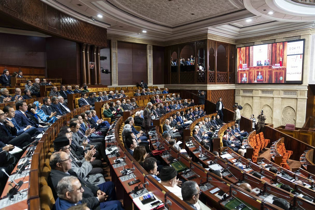 Sondage : 68 % des Marocains pour le parlementarisme, mais la tentation autoritaire progresse