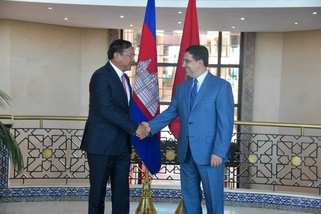 Nasser Bourita et Prak Sokhonn lors d'une rencontre en mars 2023.