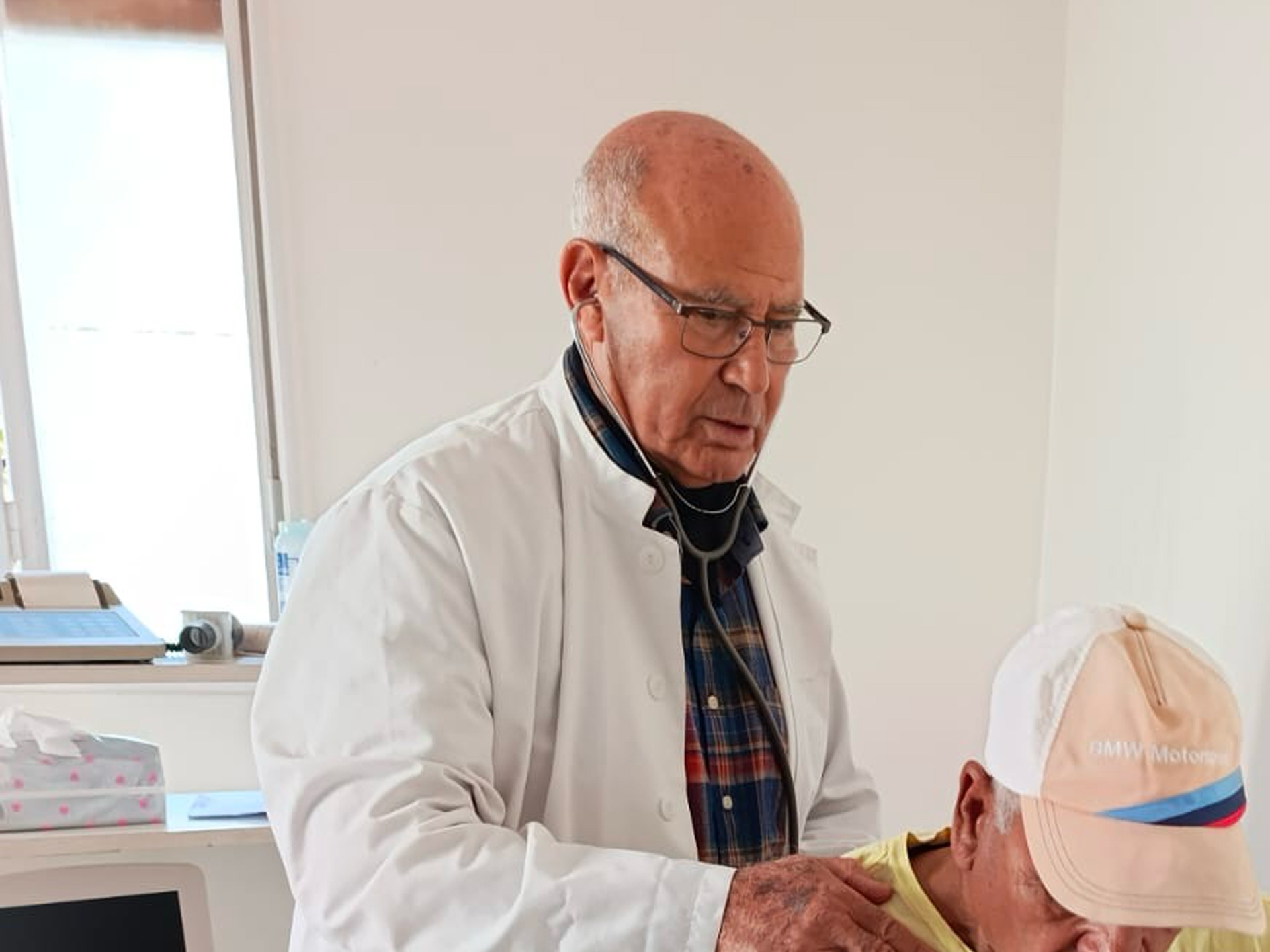 ​Entretien avec le Dr. IBrahim El Hentati, spécialiste en médecine interne et bénévole au sein de l’Association Doukkala