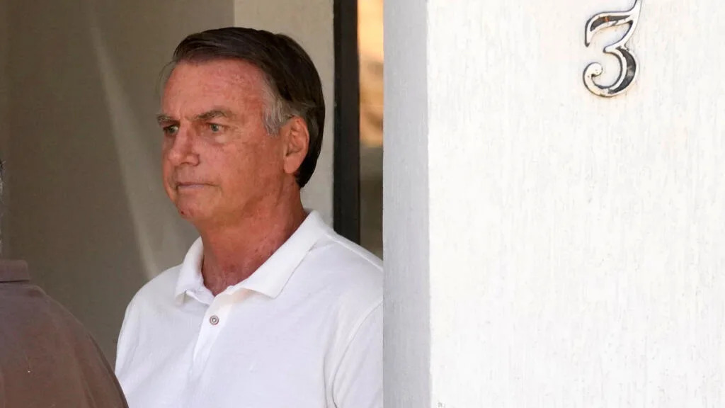 Bolsonaro fait appel de sa condamnation à 27 ans de prison