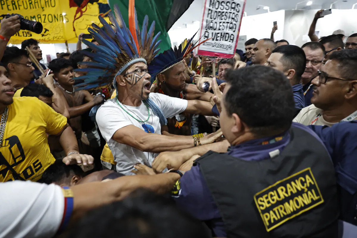 ​Brésil-COP 30 : Des autochtones prennent d'assaut le site