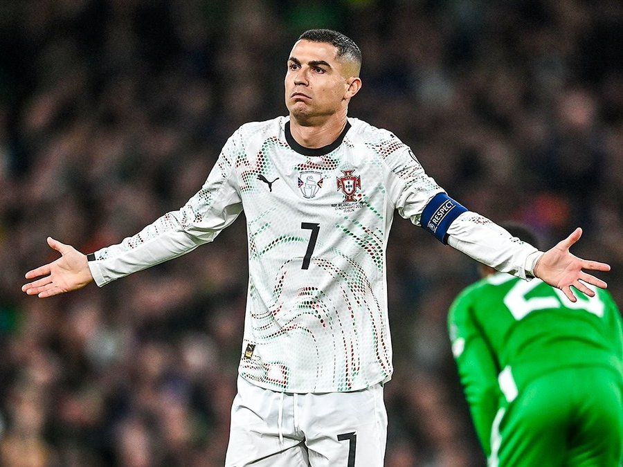 Premier  carton Ronaldo  sous les couleurs  nationales