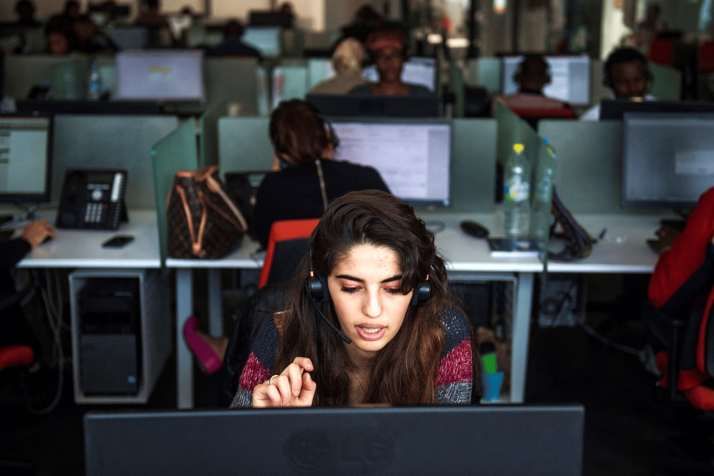 Employés d'un centre d'appels à Casablanca. Crédit : Fadel Senna/AFP.