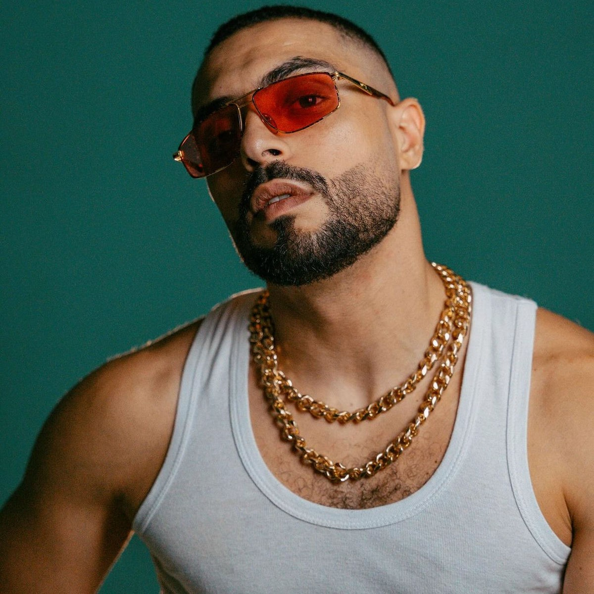 Interview avec Ouenza : « Ce n’est pas parce que je porte du rose que je n’ai pas fait de l’underground »