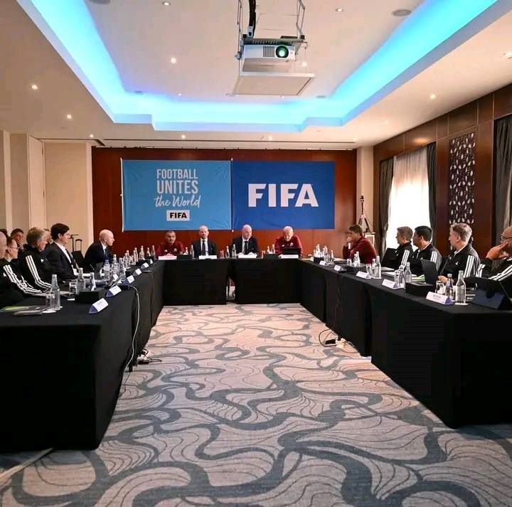 FIFA : innovation et soutien aux arbitres au cœur d’une réunion à Doha