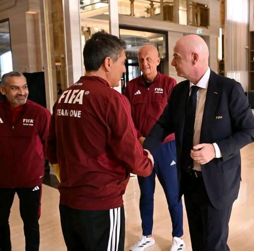 FIFA : innovation et soutien aux arbitres au cœur d’une réunion à Doha