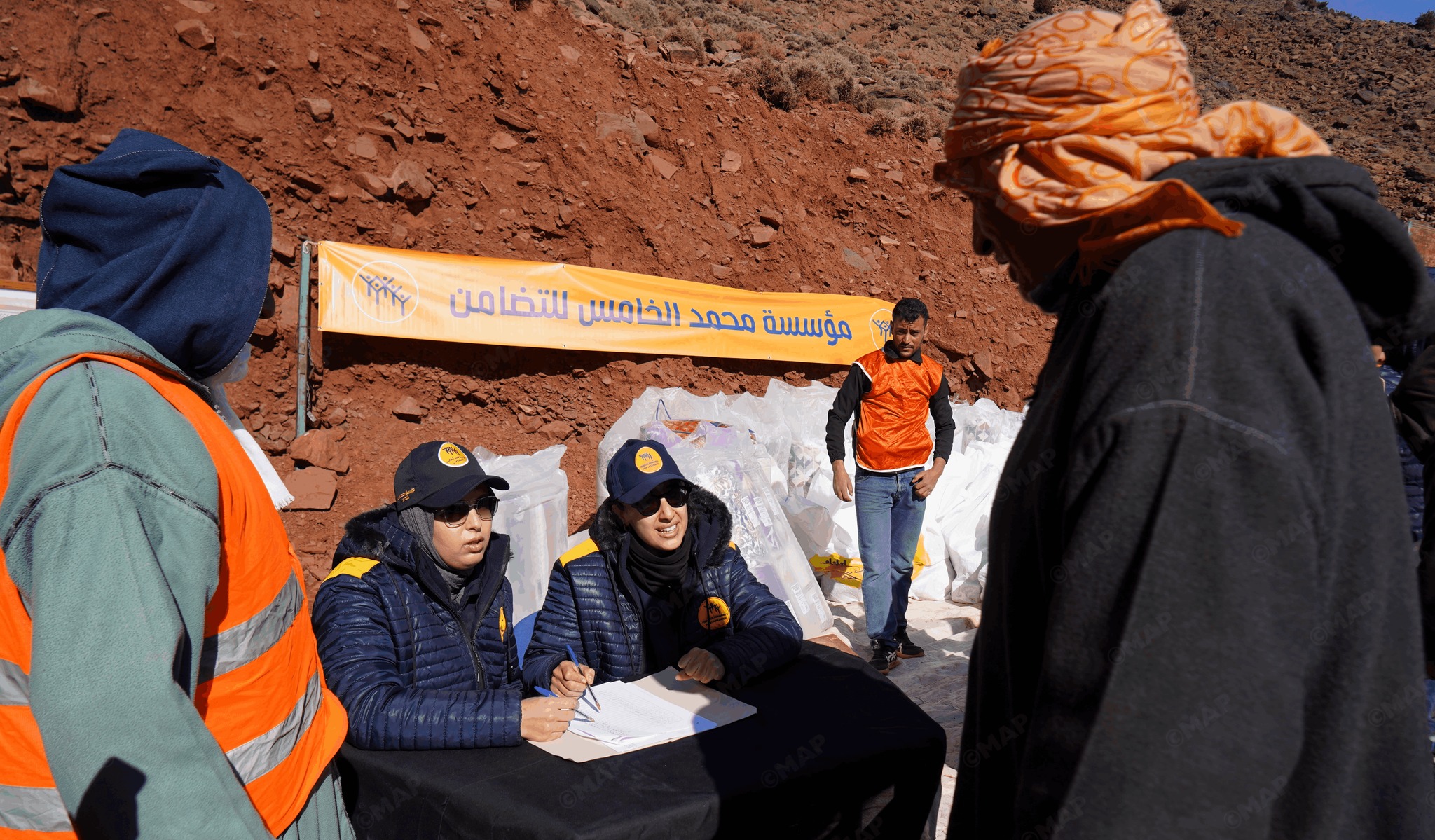 Grand Froid : A Tinghir, la Fondation Mohammed V pour la Solidarité distribue des aides au profit de 4.000 familles