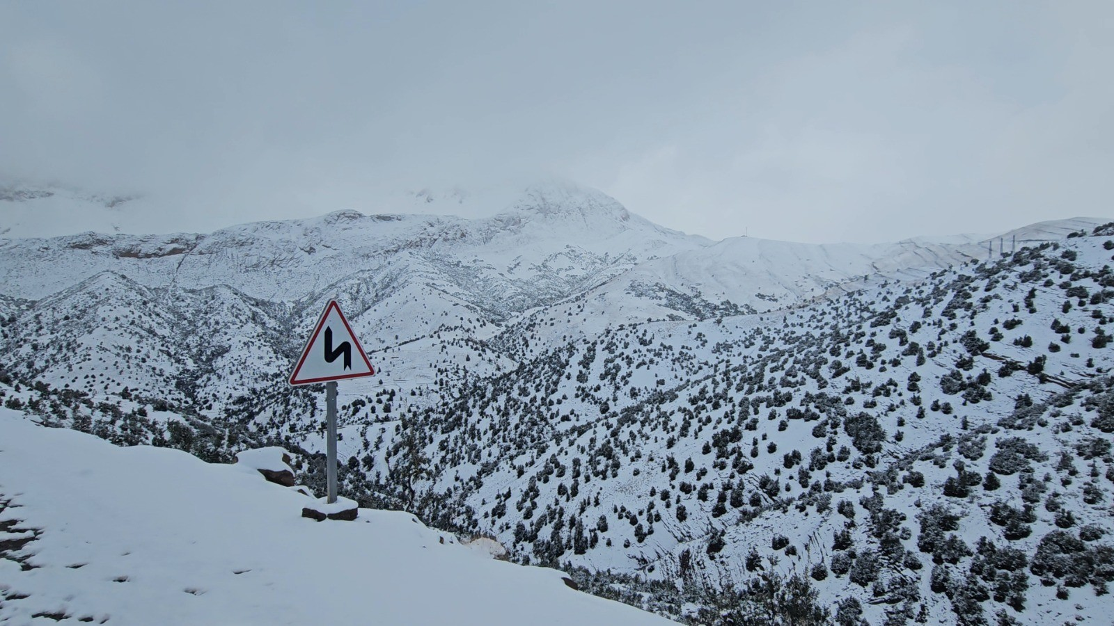 Bulletin d'alerte : Chutes de neige, fortes pluies parfois orageuses et fortes rafales de vent, mardi et mercredi