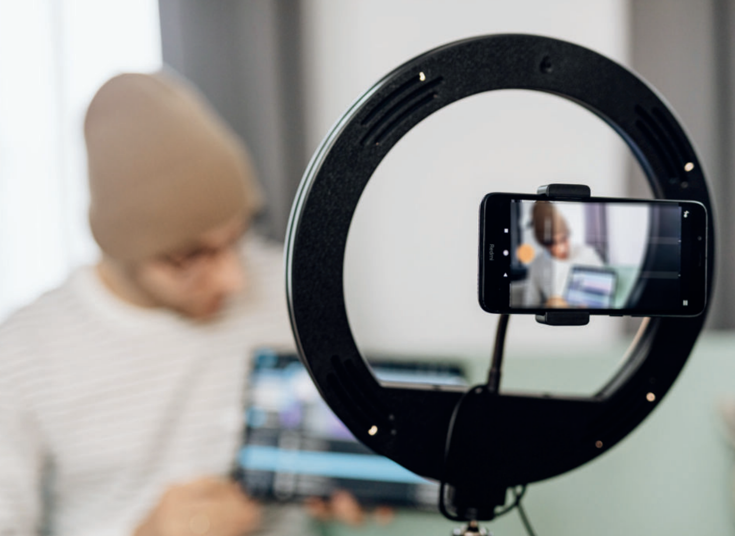 Réseaux sociaux : La rude bataille contre les dérives [INTÉGRAL]