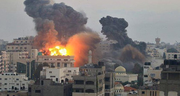 Palestine : Chars et hélicoptères dans des frappes israéliennes sur Gaza