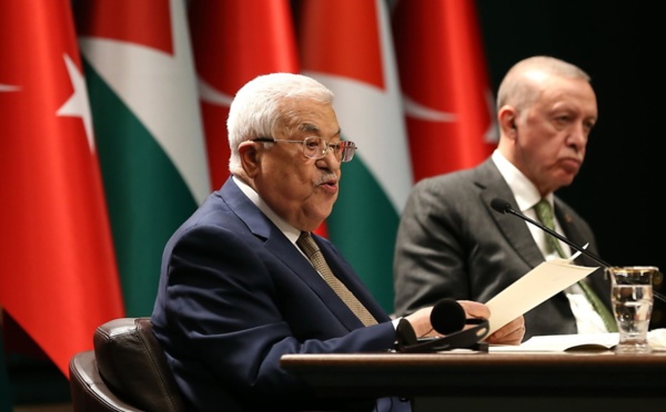 Le président de l'Autorité palestinienne approuve un nouveau gouvernement