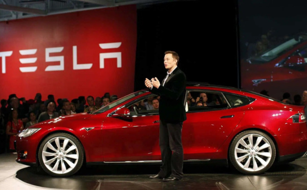 Tesla: Elon Musk supprime deux services et licencie au moins 500 employés