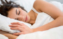 Sommeil : 4 bons gestes pour s’endormir quand il fait chaud