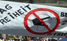 Covid-19 : L’Europe durcit les mesures, les anti-masques haussent le ton