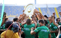 Remise au Raja de Casablanca du Trophée de champion