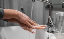 Le Coronavirus survit jusqu'à neuf heures dans la peau humaine