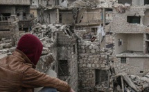 Syrie: Tirs d'artillerie sur Idleb