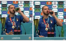 Leonardo Bonucci arrose son titre par un ‘’cocktail’’ des deux boissons décriées par Rolando et Pogba !