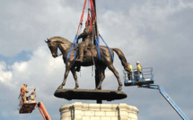 Esclavagisme : La statue du général Lee déboulonnée en Virginie