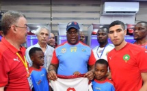 RDC-Maroc : Hakimi offre son maillot au président de la RDC, M. Félix Tshisekedi